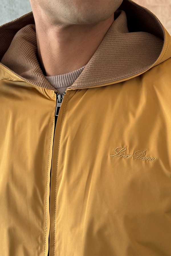 Мужская ветровка Loro Piana бежевого цвета