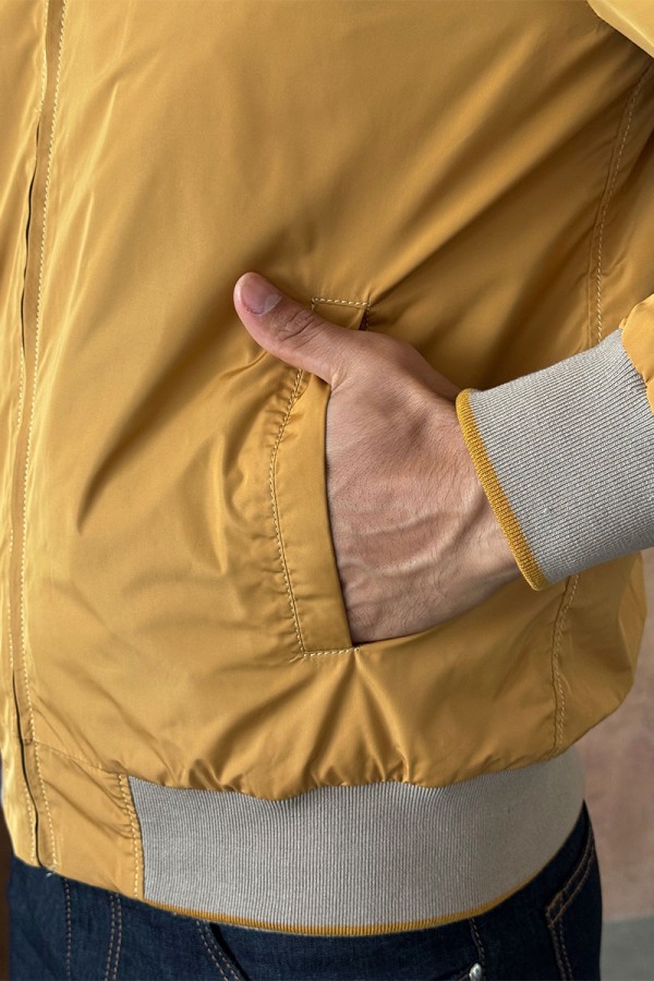 Мужская ветровка Loro Piana бежевого цвета