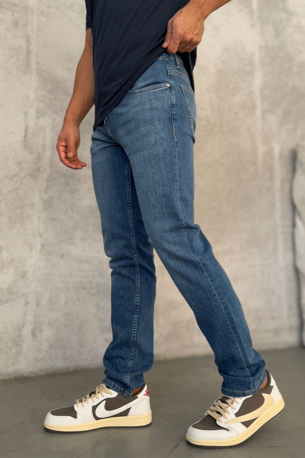 Мужские джинсы светло-синего цвета Loro Piana regular fit