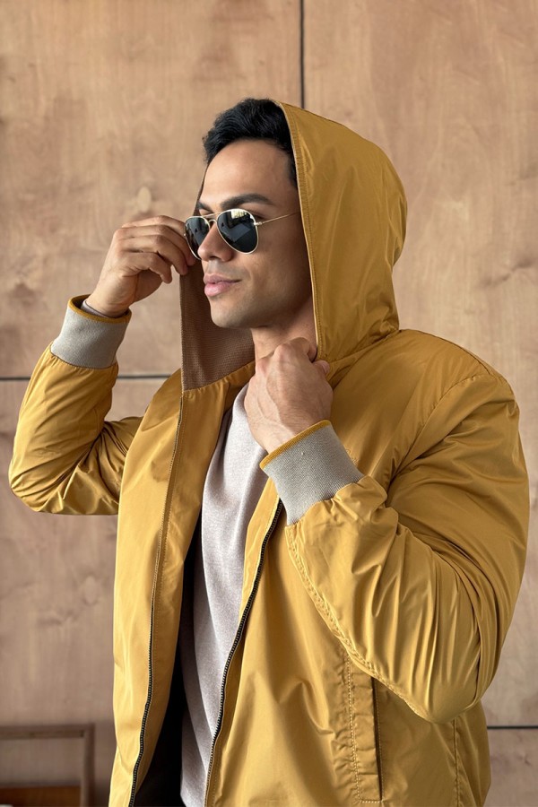 Мужская ветровка Loro Piana бежевого цвета