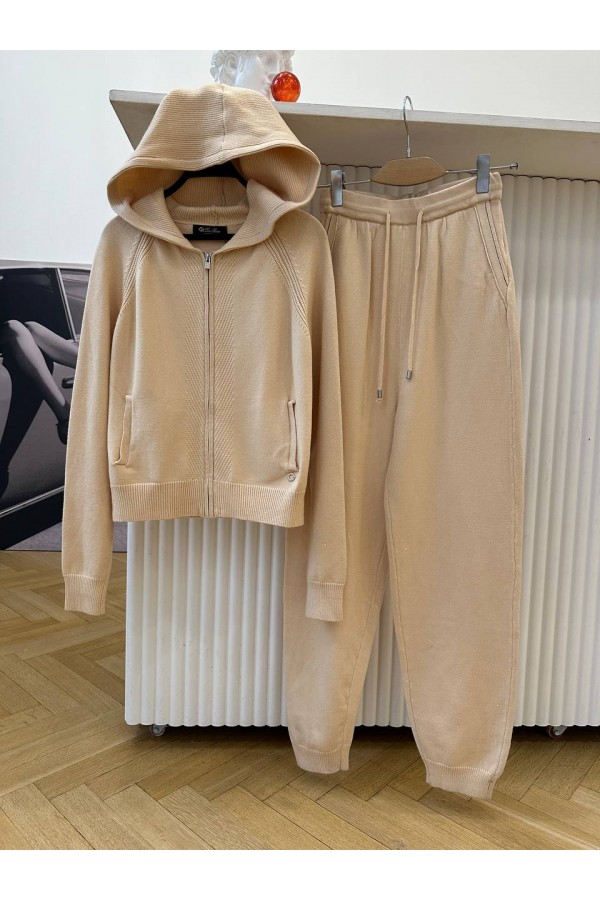 Женский бежевый костюм Loro Piana Premium