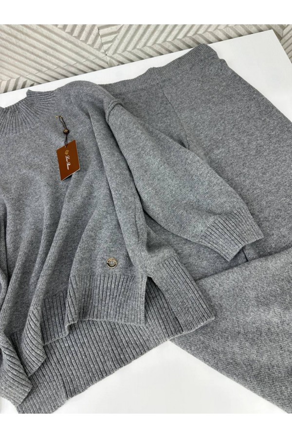 Женский серый костюм Loro Piana Premium