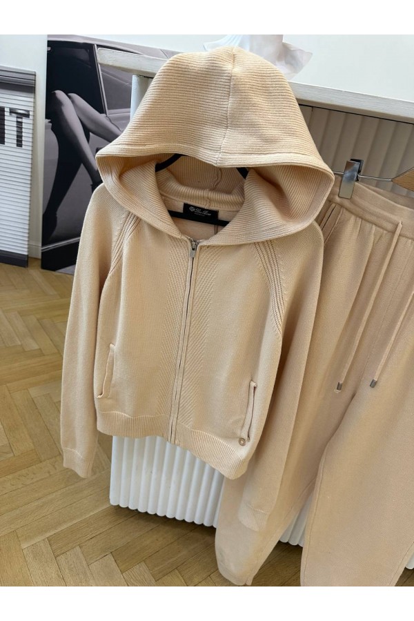 Женский бежевый костюм Loro Piana Premium