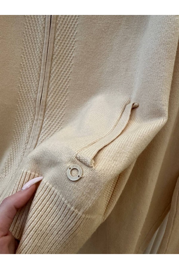 Женский бежевый костюм Loro Piana Premium